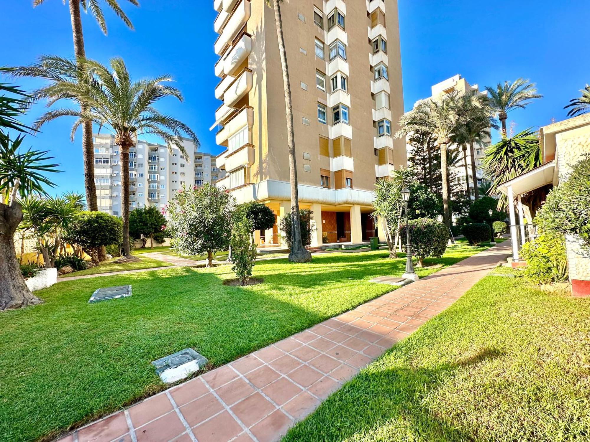 Gorgeous Apartment At The Sea In La Carihuela! Torremolinos Bagian luar foto