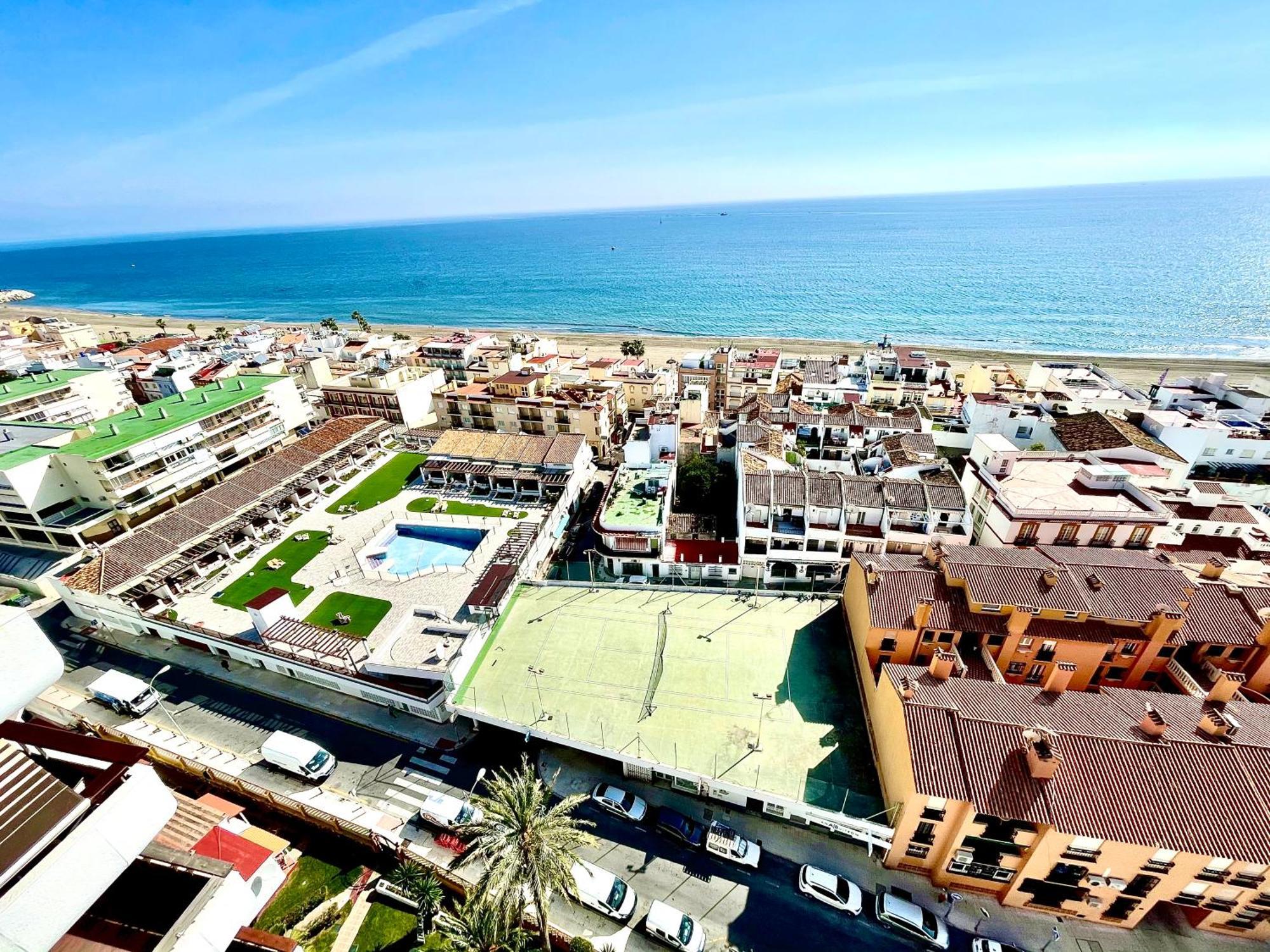 Gorgeous Apartment At The Sea In La Carihuela! Torremolinos Bagian luar foto