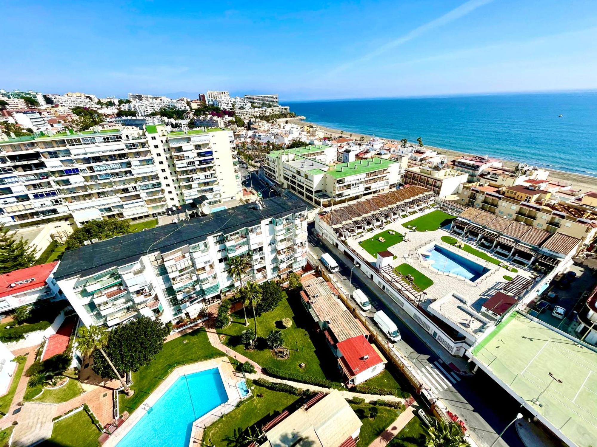 Gorgeous Apartment At The Sea In La Carihuela! Torremolinos Bagian luar foto